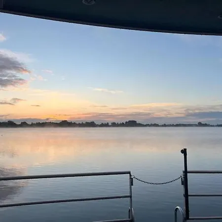 Botel Hausboot Am Xantener Nordsee